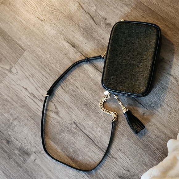 Like new condition- Michael Kors Crossbody bag - Picture 4 of 13